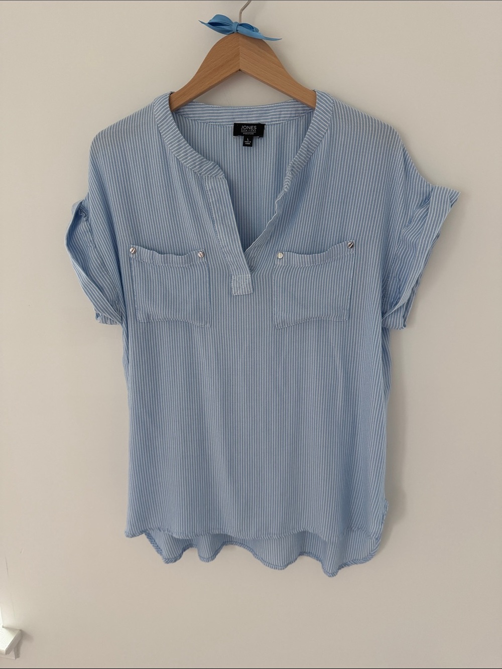 Jones New York Light Blue Pinstripe Split-Neck Roll-Sleeve Blouse Size Large